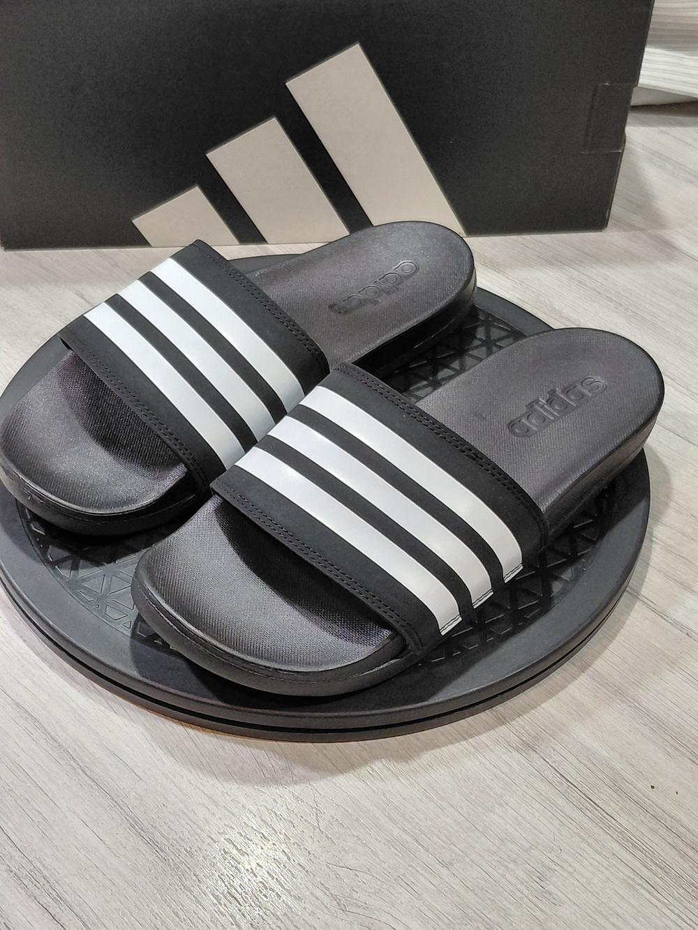 NWT adidas Women's Black & White Adilette Slide Sandals SIZE 8